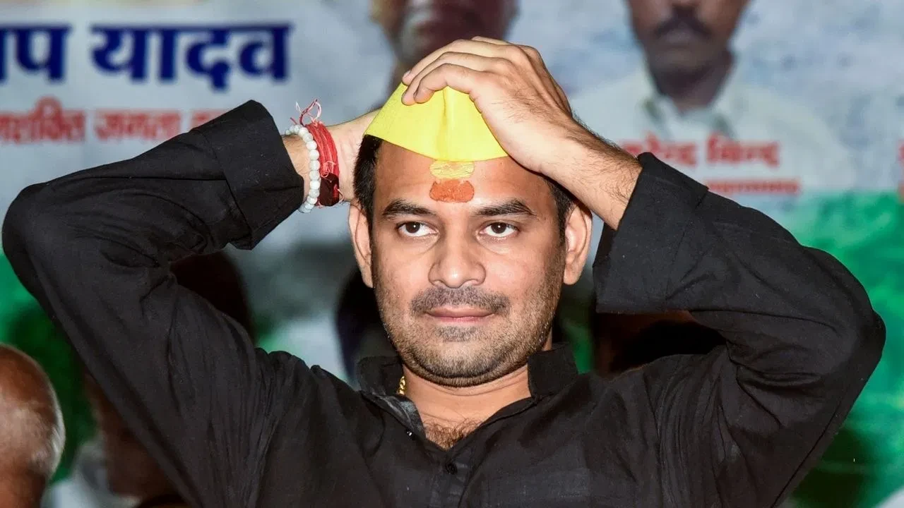 छोटे भाई को मर्यादा का ध्यान रखना चाहिए: तेज प्रताप यादव ने तेजस्वी पर निशाना साधा