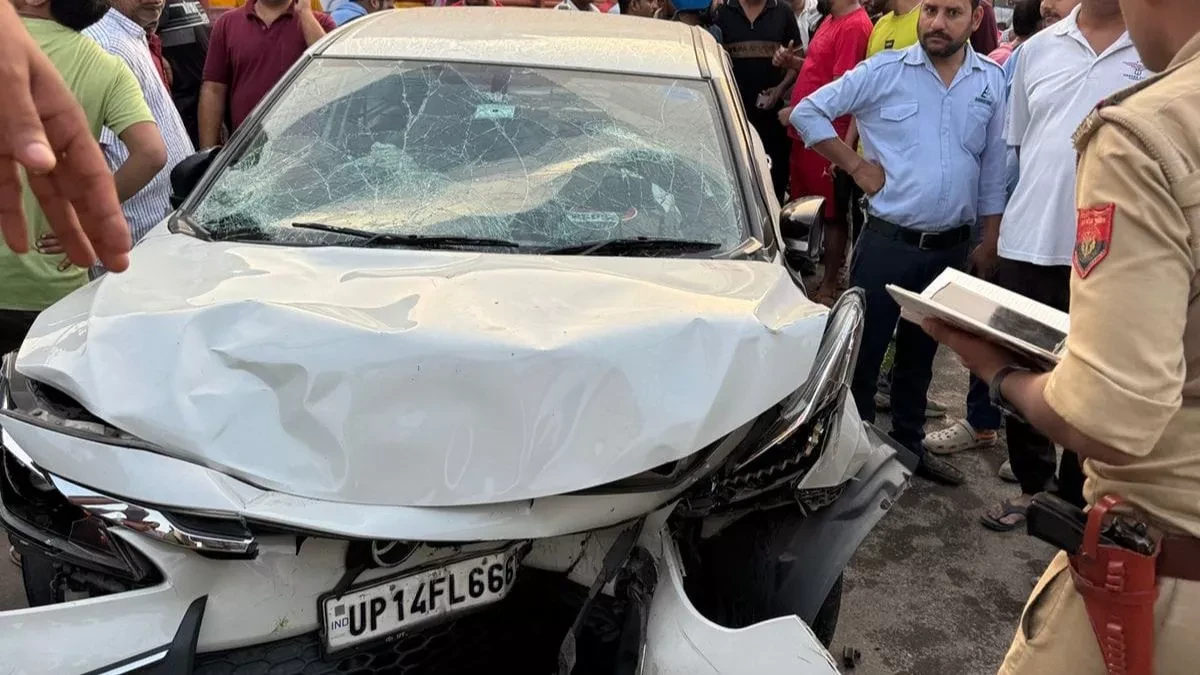 गाजियाबाद में कार ने सैर कर रहे चार लोगों को रौंदा, दो महिलाओं की मौत