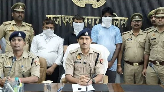 मुजफ्फरनगर: फर्जी दस्तावेजों से लग्जरी कारें बेचने वाला गिरोह पकड़ा