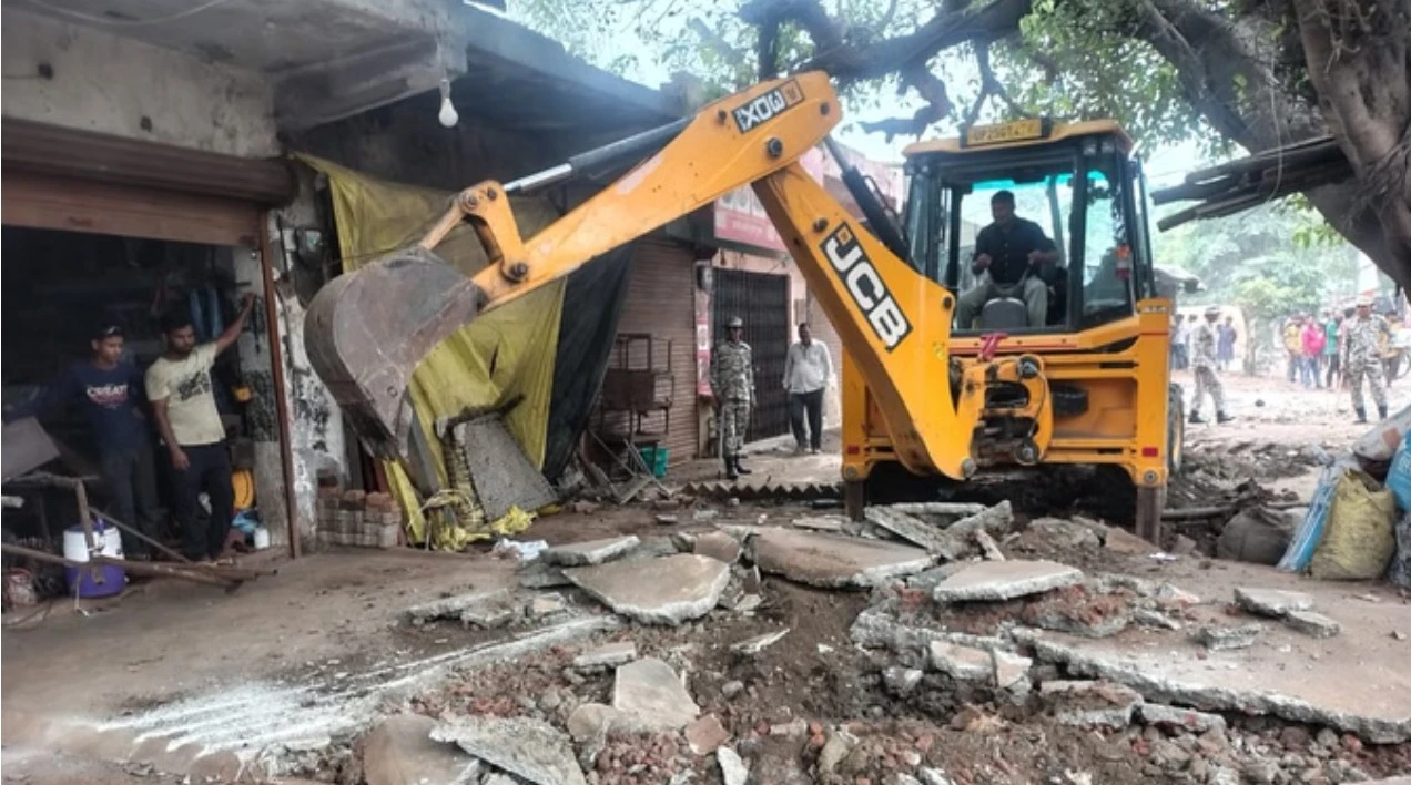 बरेली बवाल के आरोपी इलाकों में अतिक्रमण: नगर निगम ने चलाया बुलडोजर