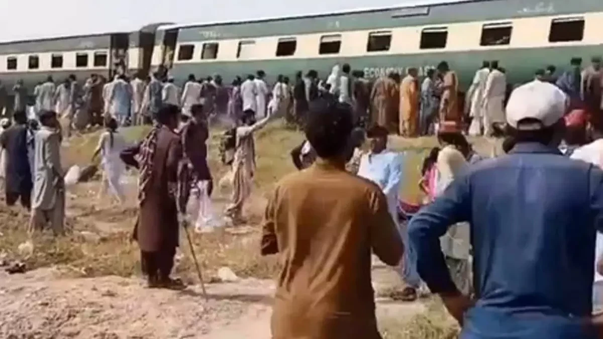 बलूचिस्तान में जाफर एक्सप्रेस पर आतंकी हमला, छह डिब्बे पटरी से उतरे, कई घायल