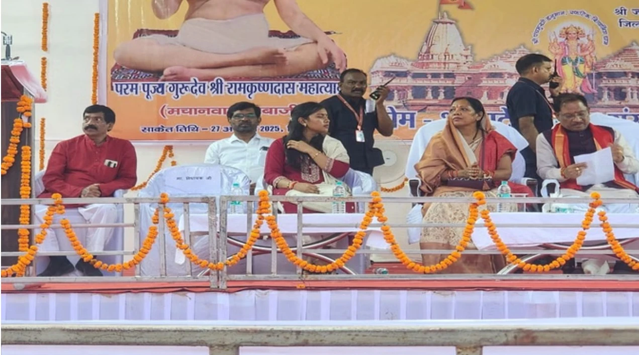बालोद: सीएम साय ने जामडी पाटेश्वर धाम में दिवंगत संत महात्यागी को परिवार सहित दी श्रद्धांजलि