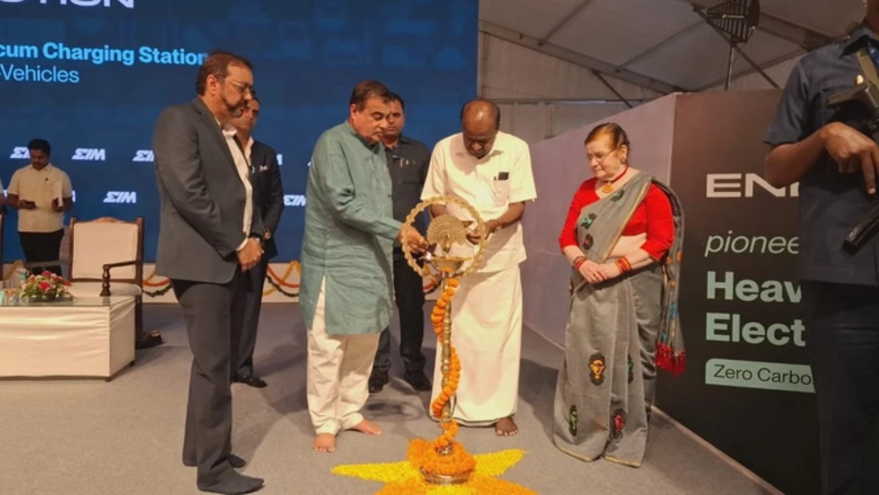 नितिन गडकरी ने सोनीपत में किया देश के पहले इलेक्ट्रिक ट्रक बैटरी स्वैपिंग स्टेशन का उद्घाटन