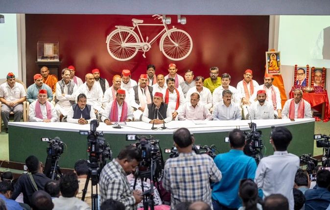 बरेली कांड पर अखिलेश यादव का सरकार पर हमला, पुलिस थानों में भेदभाव का लगाया आरोप