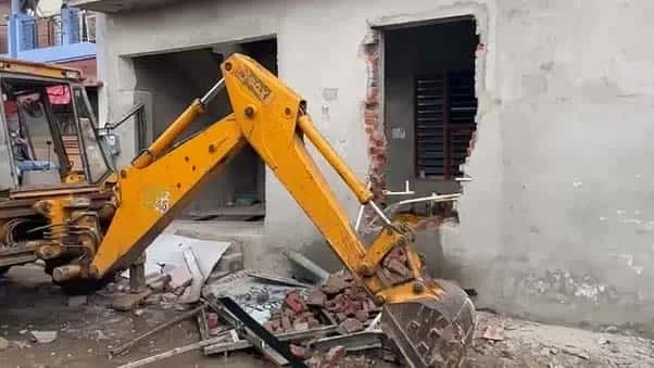 पीएम आवास योजना के घर पर बुलडोजर की आहट! बरेली में 27 लोगों को नोटिस, 15 दिन में खाली करने का अल्टीमेटम