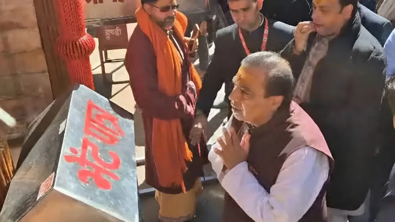 देवभूमि पहुंचे मुकेश अंबानी, बद्रीनाथ-केदारनाथ में की पूजा और किया 10 करोड़ का दान