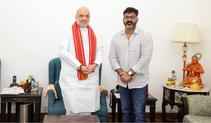 अमित शाह के साथ तस्वीर शेयर कर पवन सिंह ने चुनाव नहीं लड़ने का किया ऐलान