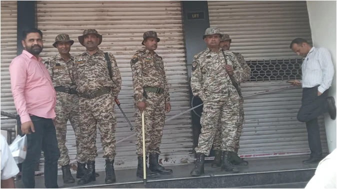 बरेली में अवैध संपत्तियों पर बीडीए की कार्रवाई जारी, 18 दुकानों को सील किया