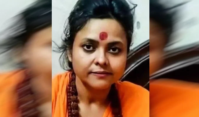 अलीगढ़ पुलिस ने अभिषेक गुप्ता मर्डर केस की मुख्य आरोपी पूजा शकुन पांडे को किया गिरफ्तार