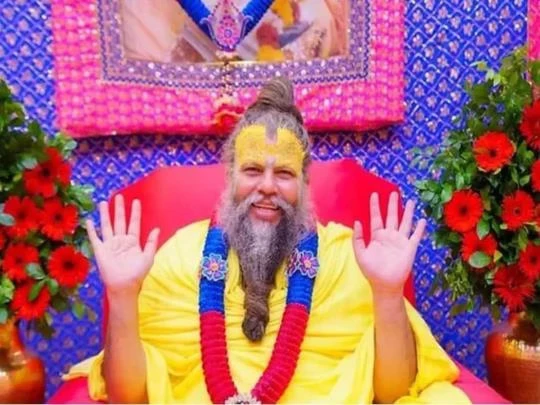 संत प्रेमानंद ने आश्रम से बाहर आकर दिए दर्शन, भक्त हुए भाव-विभोर