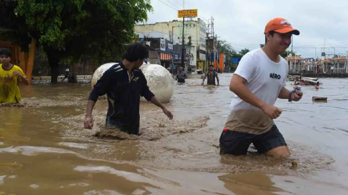 मेक्सिको में भारी बारिश के बाद बाढ़ का कहर, 41 मौतें और कई लापता