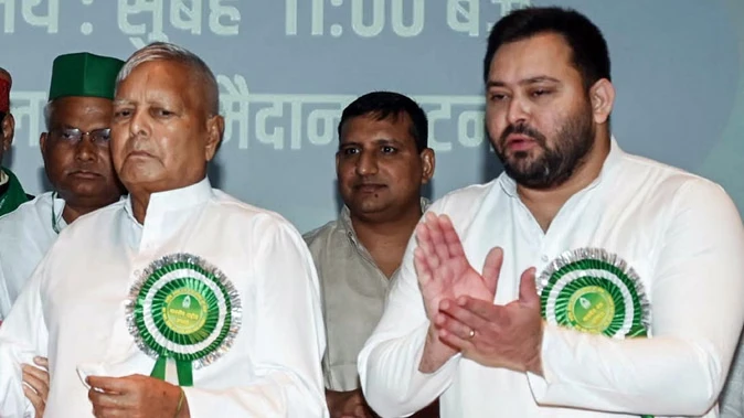 दिल्ली में जुटे लालू और तेजस्वी, इंडिया गठबंधन की सीट शेयरिंग पर हो सकती है अंतिम चर्चा