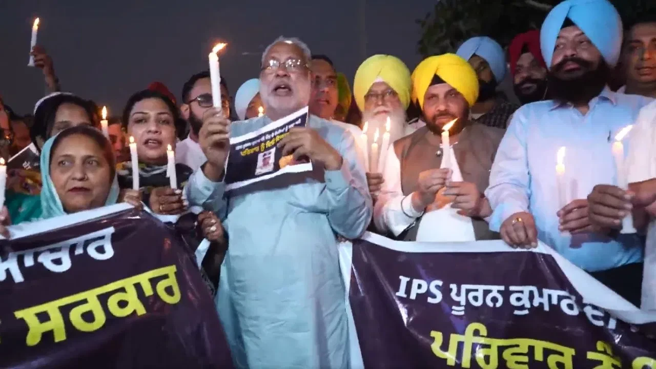 पूरन कुमार के परिवार को न्याय दिलाने के लिए आप ने पंजाब की सड़कों पर किया प्रदर्शन