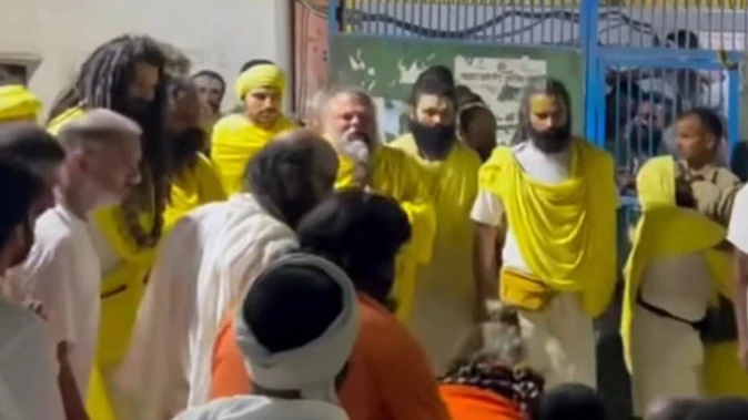 संत प्रेमानंद महाराज की पदयात्रा फिर शुरू, श्रद्धालुओं में उत्साह का माहौल