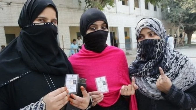 बुर्का पहनी महिला मतदाताओं की पहचान संबंधी निर्देश को वापस ले निर्वाचन आयोग: सपा