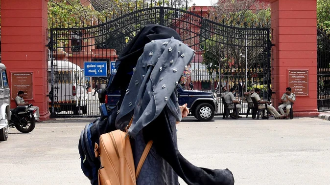 केरल के कोच्चि में हिजाब विवाद के बीच सेंट रीटा पब्लिक स्कूल हाईकोर्ट जाने की तैयारी में