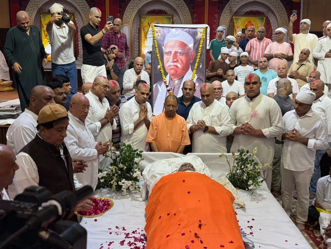 सीएम योगी ने संत शिरोमणि साईं चांडूराम जी को दी अंतिम श्रद्धांजलि