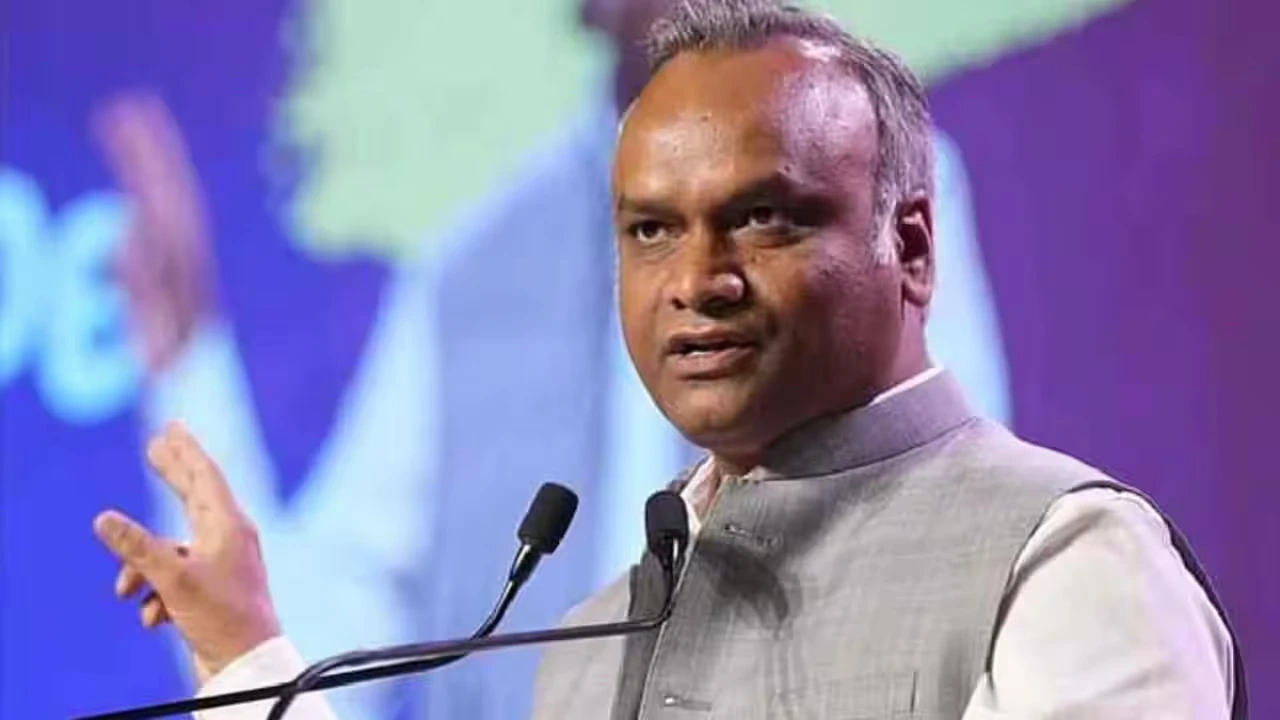 आरएसएस कार्यक्रम में शामिल सरकारी अधिकारी सस्पेंड हो सकते हैं: मंत्री प्रियांग खरगे