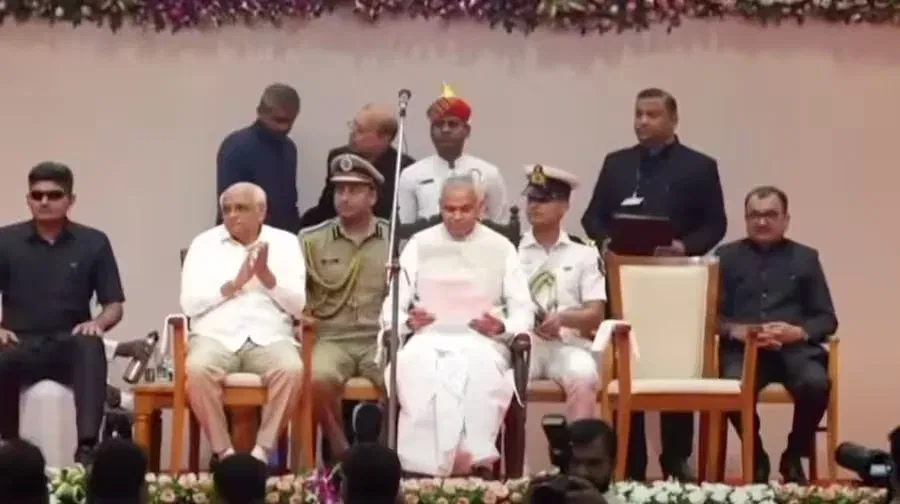 गुजरात में भूपेंद्र पटेल सरकार की नई कैबिनेट ने ली शपथ, हर्ष संघवी बने डिप्टी सीएम