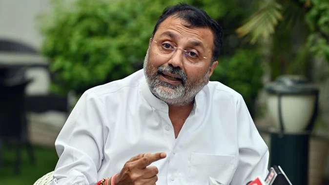 भाजपा सांसद निशिकांत दुबे ने राजीव गांधी पर लगाया बड़ा आरोप, कांग्रेस ने किया पलटवार