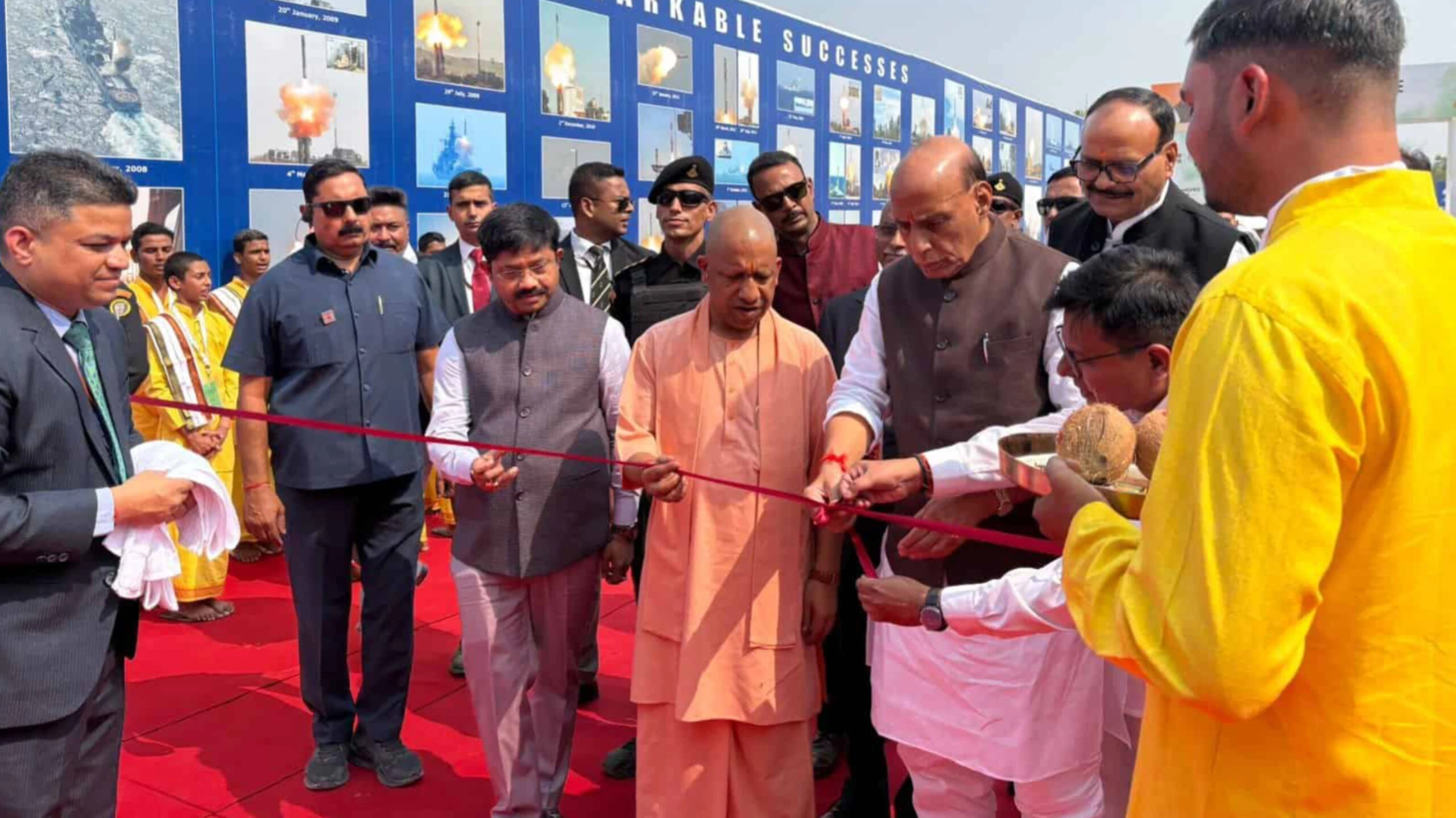 लखनऊ से ब्रह्मोस की पहली खेप रवाना, राजनाथ सिंह और सीएम योगी ने दिखाई हरी झंडी