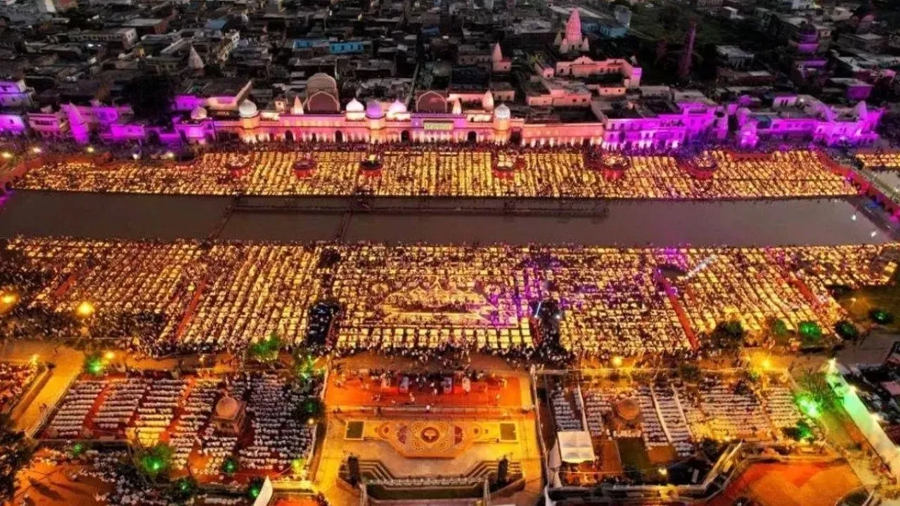 अयोध्या में दीपोत्सव का महापर्व, 28 लाख दीयों से जगमगाई रामनगरी