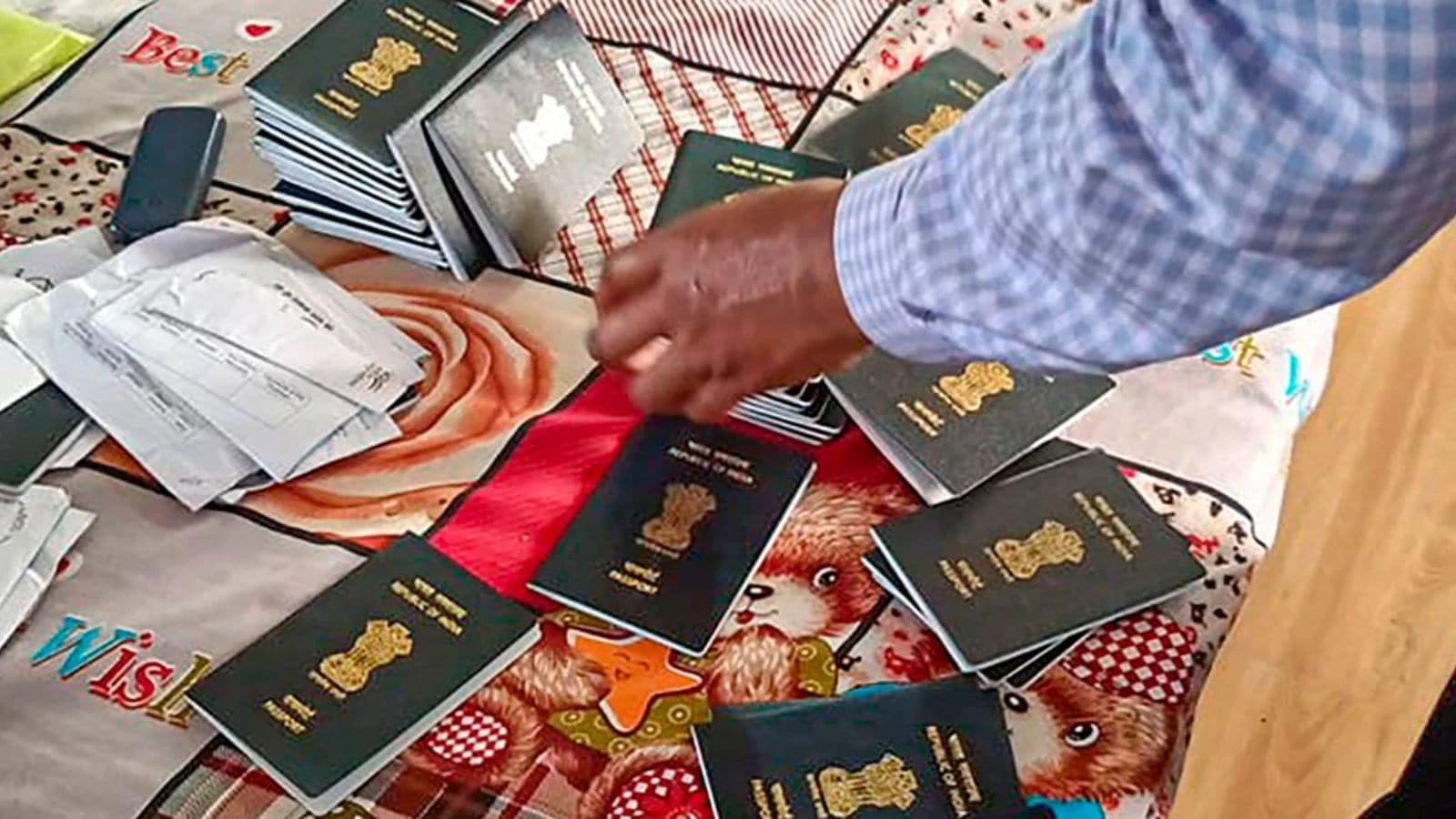 बंगाल में फर्जी पासपोर्ट रैकेट का भंडाफोड़, 400 बांग्लादेशियों को बनाया गया ‘भारतीय नागरिक’