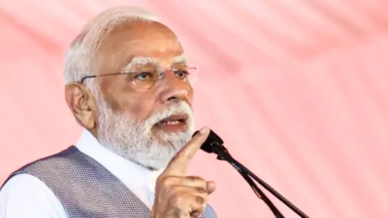 इस दिवाली स्वदेशी उत्पाद खरीदें और लोकल कारीगरों का समर्थन करें: पीएम मोदी