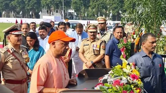 पुलिस का समर्पण और सेवा समाज के लिए आदर्श: सीएम योगी