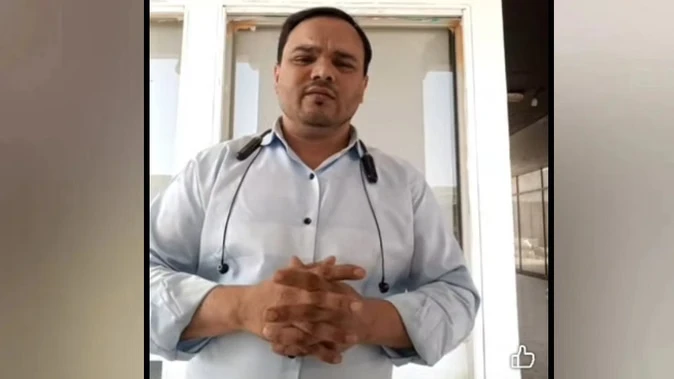 योगी पर अभद्र टिप्पणी करने वाला अली अकबर बोला– 'जज्बात में आकर गलती की, मुझे माफ कर दीजिए'
