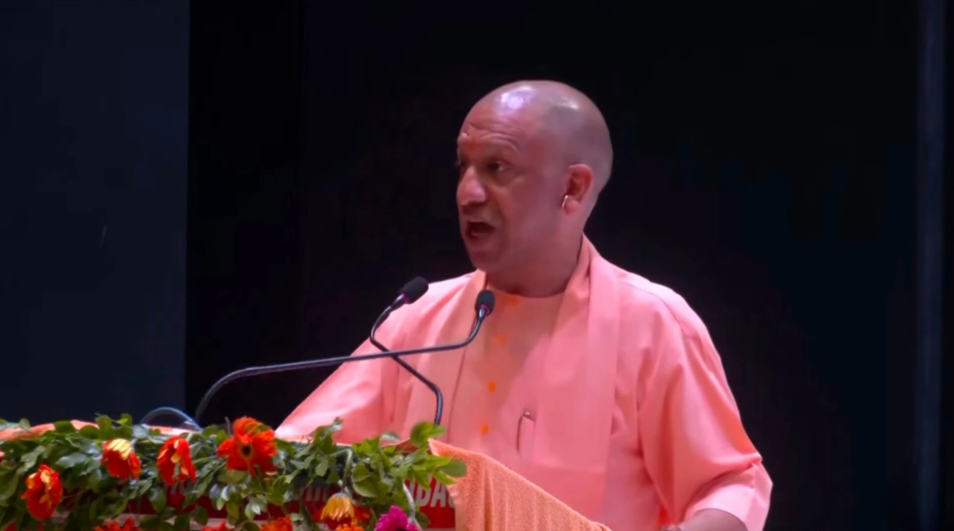 'गद्दी विरासत में मिल सकती है, बुद्धि नहीं'- योगी का अखिलेश पर तंज