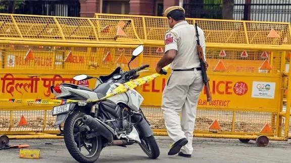 दिल्ली: चांदनी महल में बुजुर्ग पर फायरिंग, संपत्ति विवाद की आशंका