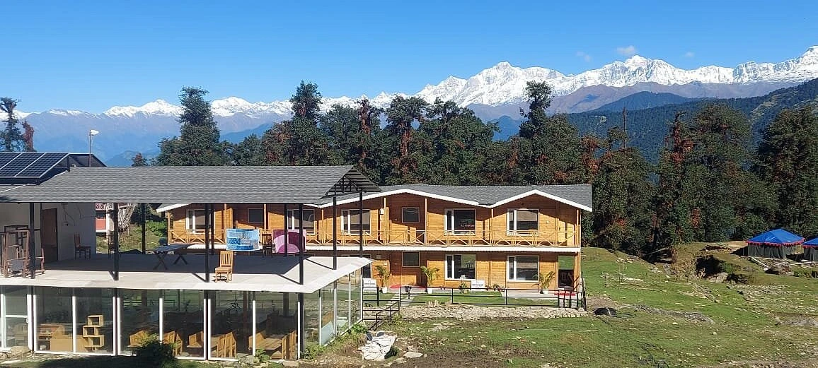 चोपता होमस्टे में विदेशी पर्यटकों के साथ मारपीट का मामला, पुलिस जांच में जुटी