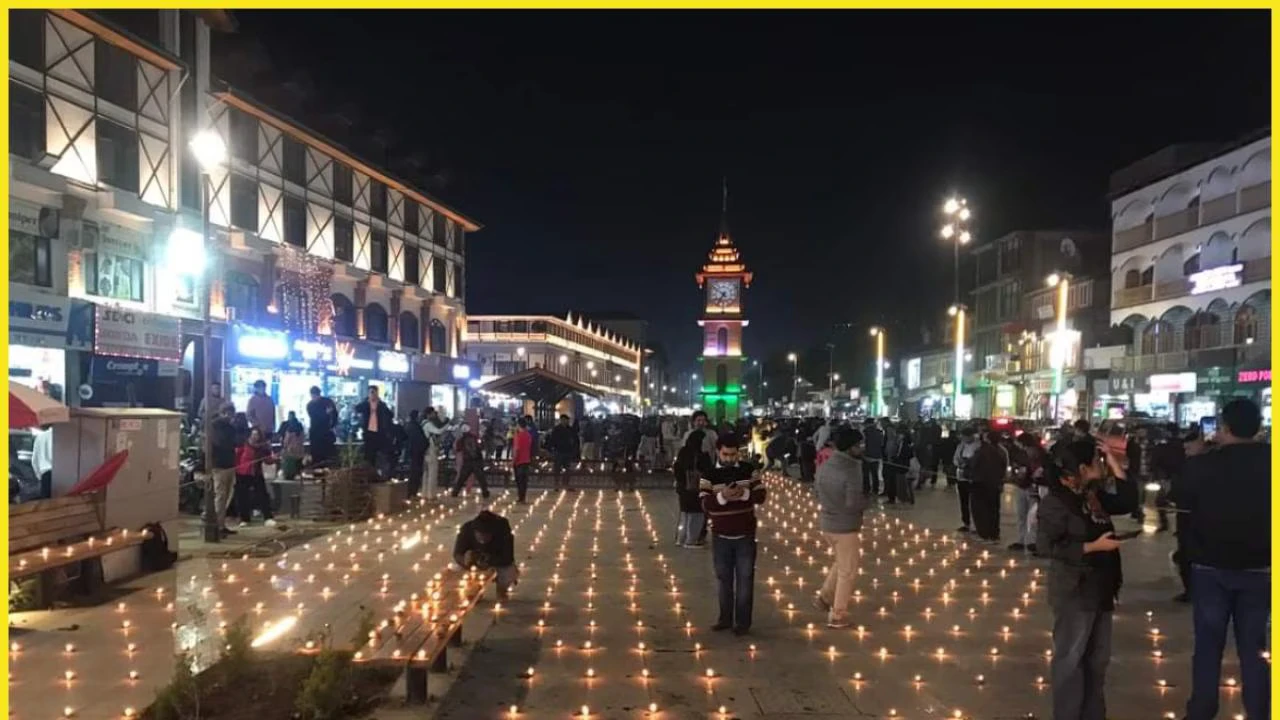 श्रीनगर के लाल चौक में दीपोत्सव की चमक, राम दरबार और देशभक्ति का संगम