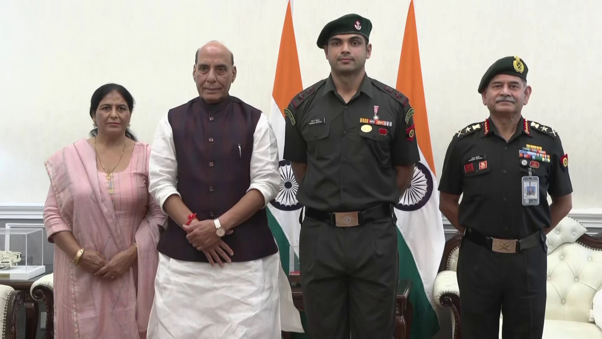 नीरज चोपड़ा बने भारतीय सेना में लेफ्टिनेंट कर्नल, रक्षा मंत्री ने दी मानद रैंक