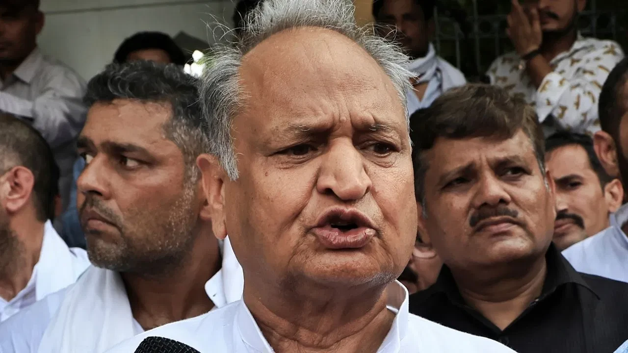 लालू-तेजस्वी से हुई अच्छी बातचीत, महागठबंधन के मुद्दे जल्द सुलझेंगे: अशोक गहलोत