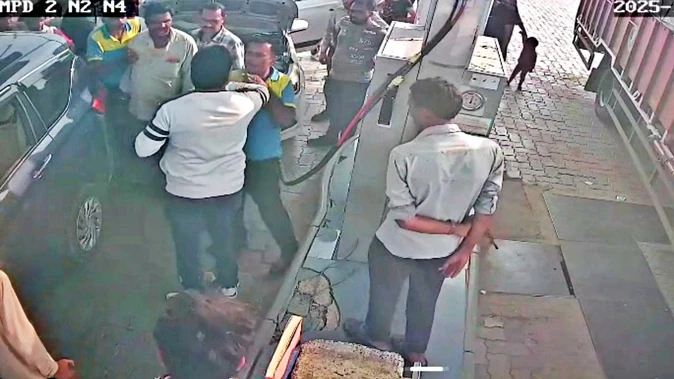 भीलवाड़ा में आरएएस अधिकारी और पंप कर्मियों में मारपीट, वायरल हुआ सीसीटीवी वीडियो