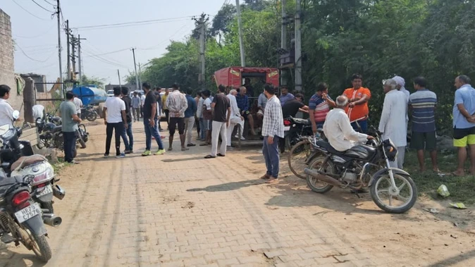 खरखौदा में पूर्व सरपंच के घर हमले में 3 घायल, गांव में मची अफरा-तफरी