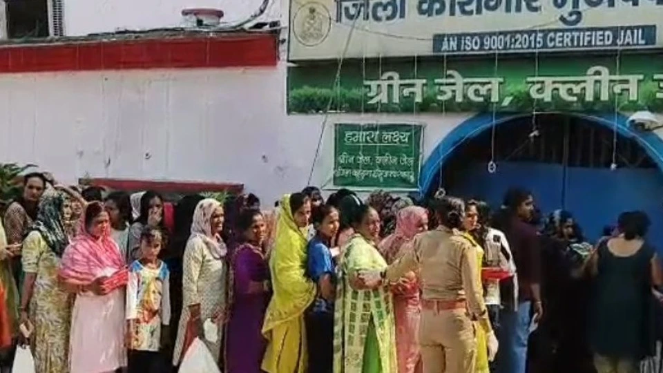 भाई दूज पर मुजफ्फरनगर जेल में भावुक मुलाकात: बहनों ने भाइयों को किया तिलक