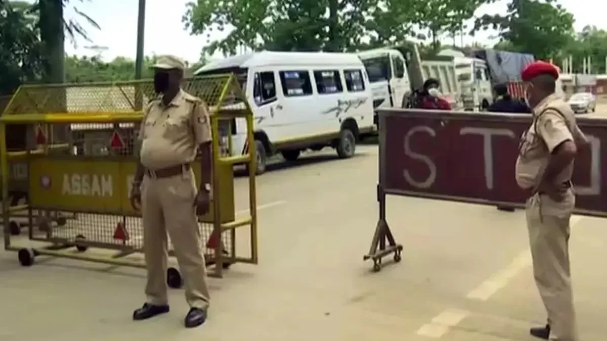 असम में पुलिस-माओवादी मुठभेड़ में वांछित उग्रवादी ढेर, रेलवे ब्लास्ट का था मास्टरमाइंड