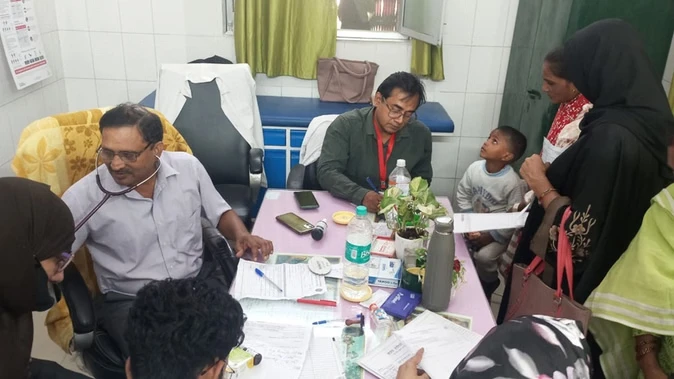 मुरादाबाद: अस्पताल की ओपीडी में हर दूसरा बच्चा खांसी का मरीज, कुछ को अस्थमा