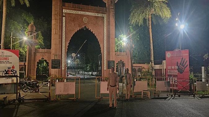 अलीगढ़ मुस्लिम विश्वविद्यालय में बीए छात्रा ने मुमताज हॉल में फंदा लगाकर की आत्महत्या