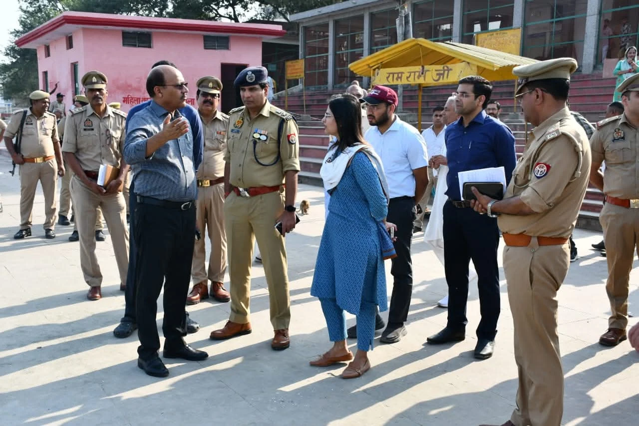 कार्तिक पूर्णिमा गंगा स्नान मेले की तैयारियों का डीएम ने लिया जायजा