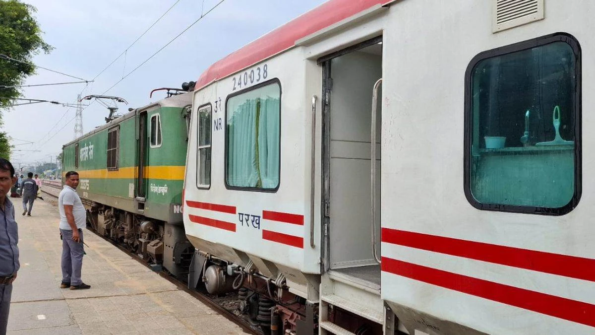 नौचंदी एक्सप्रेस 3 घंटे लेट, यात्री परेशान