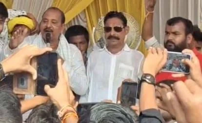 चुनाव प्रचार के बीच मोकामा में बाहुबली अनंत सिंह मंच हादसे का शिकार