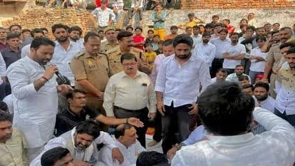मेरठ: जेल भेजे गए युवकों की रिहाई के लिए सर्वसमाज ने की पंचायत, जताया विरोध