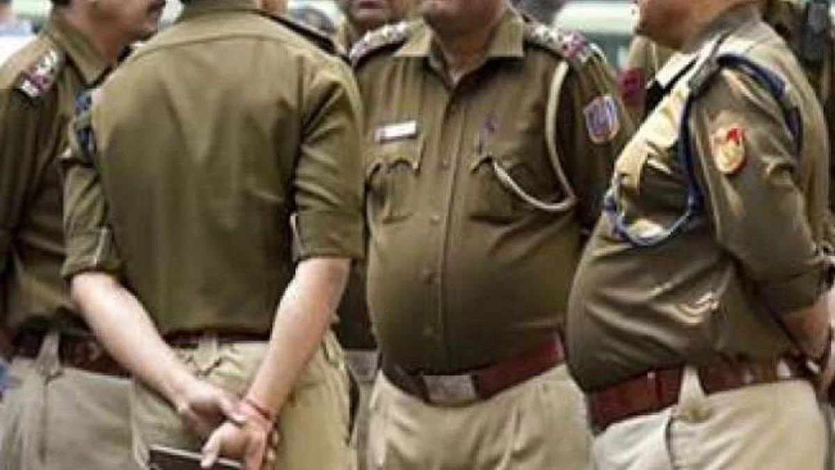 मुजफ्फरनगर में वारंटी पकड़ने गई पुलिस पर हमला, ईंटों से घायल हुए दो दारोगा और महिला सिपाही