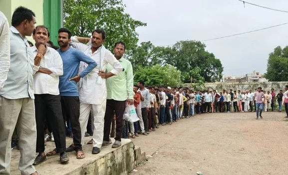 यूपी में खाद की कोई कमी नहीं, पिछले साल से अधिक स्टॉक मौजूद:  कृषि मंत्री