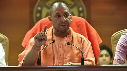 यूपी में बड़ा प्रशासनिक फेरबदल, 46 आईएएस अधिकारियों के तबादले