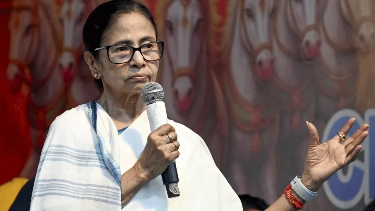 पश्चिम बंगाल में चुनाव से पहले बड़ा प्रशासनिक फेरबदल, 200 से अधिक अधिकारियों का तबादला